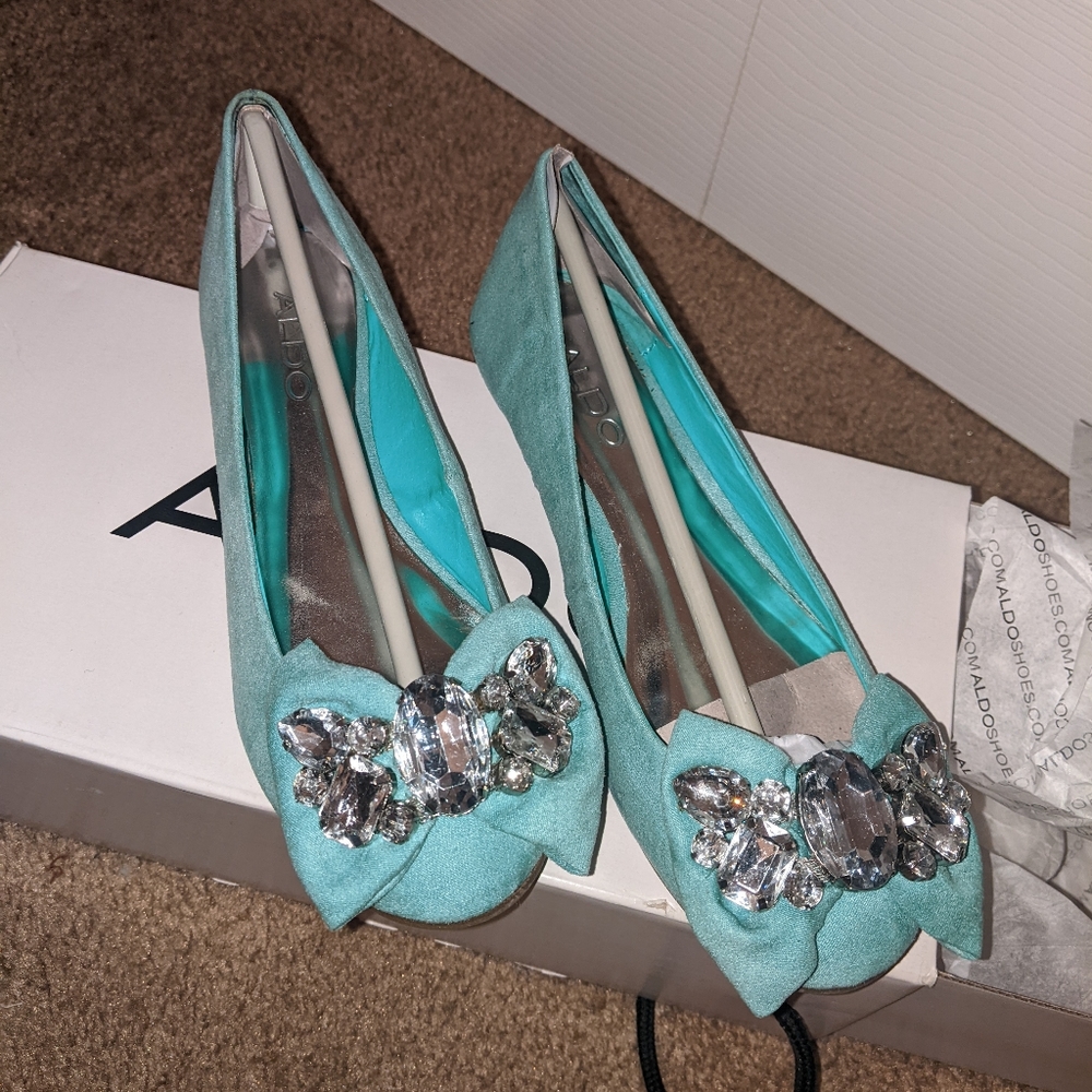 Bow Diamond Turquoise Suede Flats